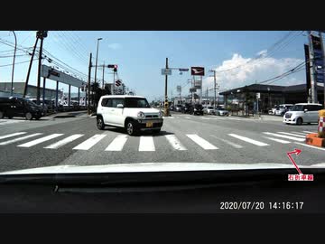 逆走する軽自動車