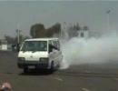 工務店のオヤジが自分地の駐車場で遊んでいるので見に行ってみた