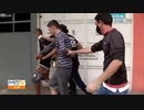 愚かな泥棒が脱出しようとしますが、道に木がありました