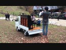 大自然に囲まれた軽トラックの上でピアノを弾く男【ストリートピアノin山形市蔵王温泉】