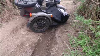 ウラルで利根川河川敷を走ってきた。