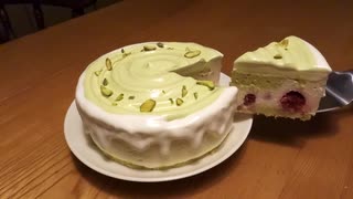 ピスタチオチーズババロア/ふんわりバニラクリームチーズババロアにベリーをアクセントで♪コアントローと楽しみましょう/Pistachio cream cheese mousse