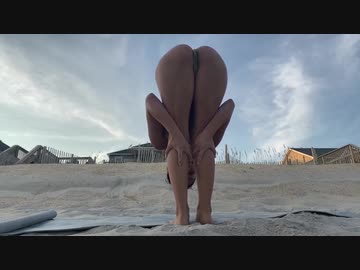 Tバックビキニビーチヨガ