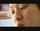ちくわの中身を覗くいなり男