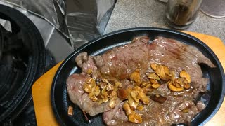 肉を焼く動画　炎上不可避