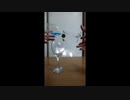 ワイングラスにコインとビー玉置いてワイングラスを乗せる動画