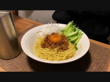 自分を何と信じていいか分からない一般男性が、炸醤麺で優勝する動画です。