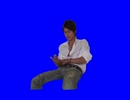 アルコール消毒する草薙ケンBB.mp333