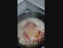 【飯テロ】シュル…クメリ…？すまない。ベーコンにバターとニンニクとチーズをぶちまけてバーナーでただひたすら焼くだけの物体だ。