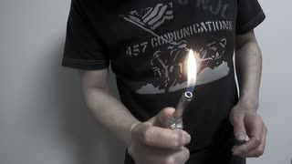 海外のストリート耳かきの良く分からんおっさんに耳毛を焼かれる