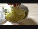 カレーヌードルをチーズてんこ盛りにして食べるだけの動画