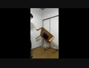 ビンにテーブルを乗せる動画