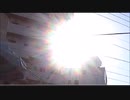 上空に見えるのは人口の雲や光