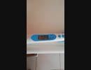 数値左の水色のシールの上に点滅している小型チップ。