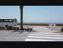 広い道路と青い海