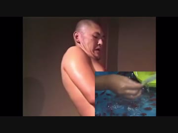 金魚すくいをするMUR