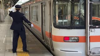 真面目にドアホームオーライをやる車掌