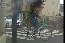 逆走信号無視自転車