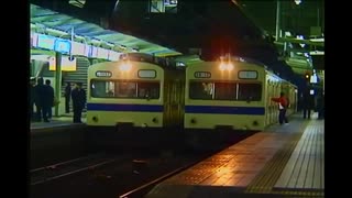 夜の広島駅を出発する103系