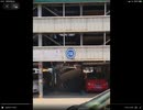 立体駐車場2Fの床が抜けた？まるで自動販売機の様に車が逆さまに落下w