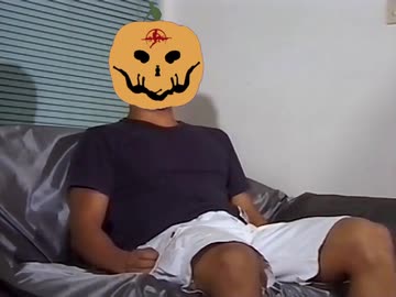 インタビューを受けるマフティー・エリン