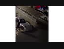 目の前で外国人に車をパクられる陽キャ