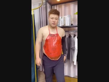 【中国TikTok】思いっきりダサいメンズ服をおっぱいで売りさばく中国美女たち