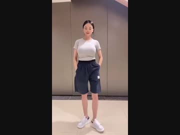 【中国TikTok】大きなおっぱいでメンズ服を高額転売するお姉さん