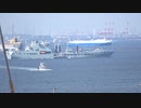 クイーン・エリザベス空母打撃群の補給艦タイドスプリングの出港と停泊中の空母クイーン・エリザベス[A136 R08]
