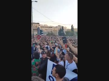 ギリシャ 子供への接種に反対する大規模なデモ