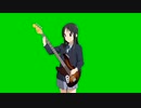 演奏する秋山澪GB