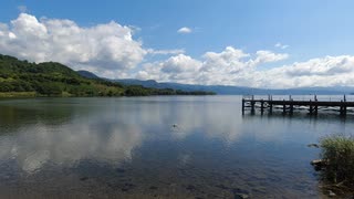 【環境素材】美しく鏡面反射する湖in北海道