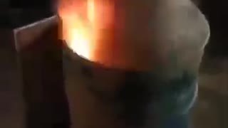 接種済みの市民が連帯しグリーンパスを燃やし、宣言。「憲法を守るためやる！」