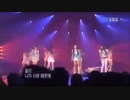 K-POPグループの1人がステージ上で発作を起こしているのに他のメンバーはそのまま曲を続けてしまう
