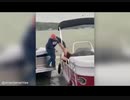 二人は幸せなキスをして出航