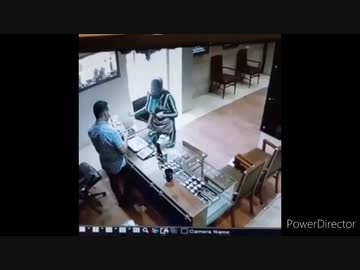 女 vs 宝石店店員