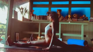 ハイレグTバックヨガ