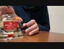 少し早めのクリスマスケーキを食す男。