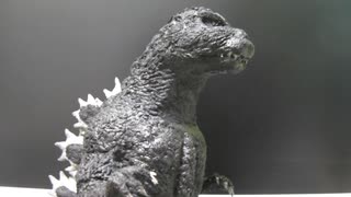 新聞紙でゴジラを作ってみた