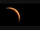 山近くの赤い月を追った　Red moon  三日月