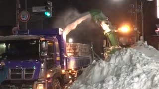 頑張れ除雪車の運転手！