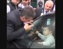 ホモと見る　車内に閉じ込められた赤ちゃん