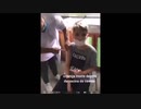 子供がワクチン接種後わずかな間に死亡！父親の怒りがワクチン接種会場で爆発！後悔先に立たず（ブラジル）