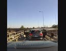 治安の悪い地域では大型車で、撃退するに限る。
