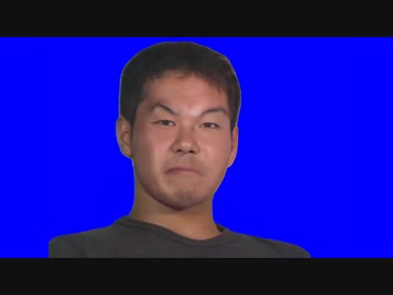 不満そうな表情でこちらを見つめる先輩.mp4