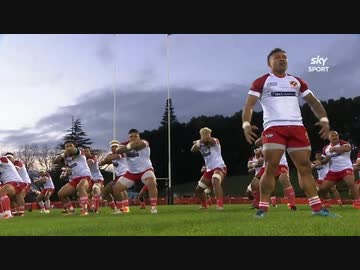 【ラグビー】ウォークライ合戦 クック諸島代表「ハカ」vsトンガ代表「シピ・タウ」
