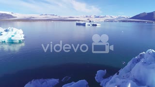 Beautiful aerial over icebergs in the Arctic Jokulsarlon glacier lagoon in Iceland　石川崇弘