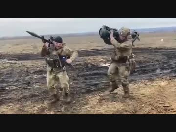 ホモと見る敵戦車を発見したウクライナ兵