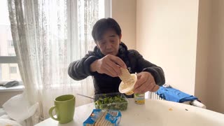 ホモと学ぶウクライナ在住YouTubeｒ 今日の食事はパン０枚