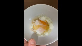 カップ麺の容器で温泉卵！？